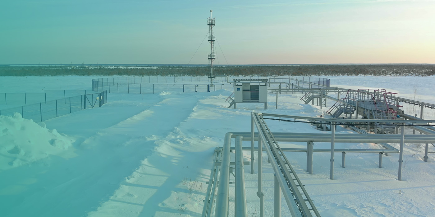 Remote snow-covered energy facility with pipelines and equipment, illustrating extreme weather risks and the importance of Energy Risk Management 2026.